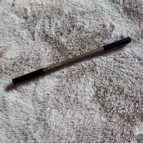 [SOLD] MAC Veluxe Brow Liner in Deep Dark Brunette - Picture 4 of 4